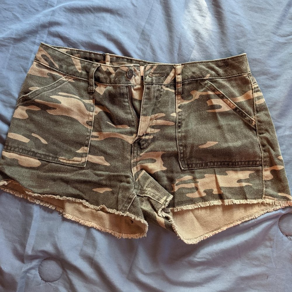 Forever 21 Camo Jean Shorts Women's Size 27